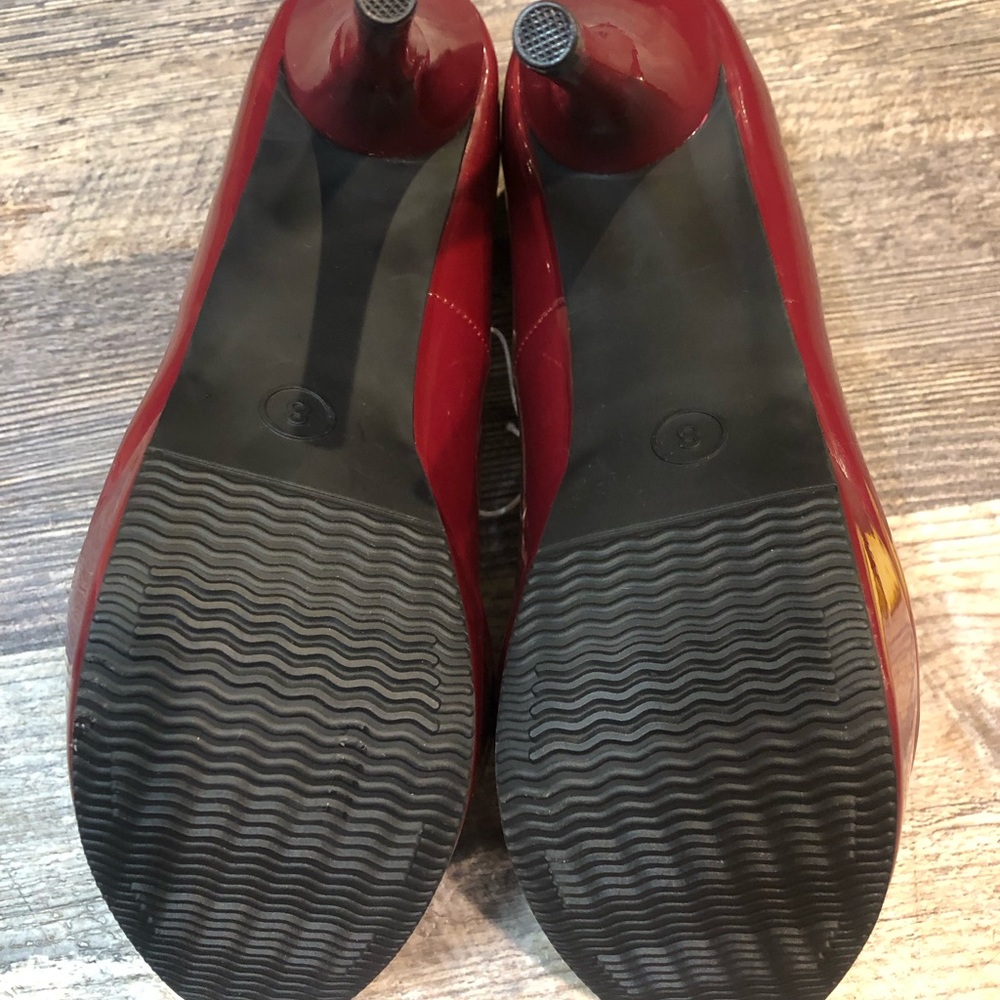 Platform 5 inch burgundy heels size 8 never worn. - Picture 4 of 6